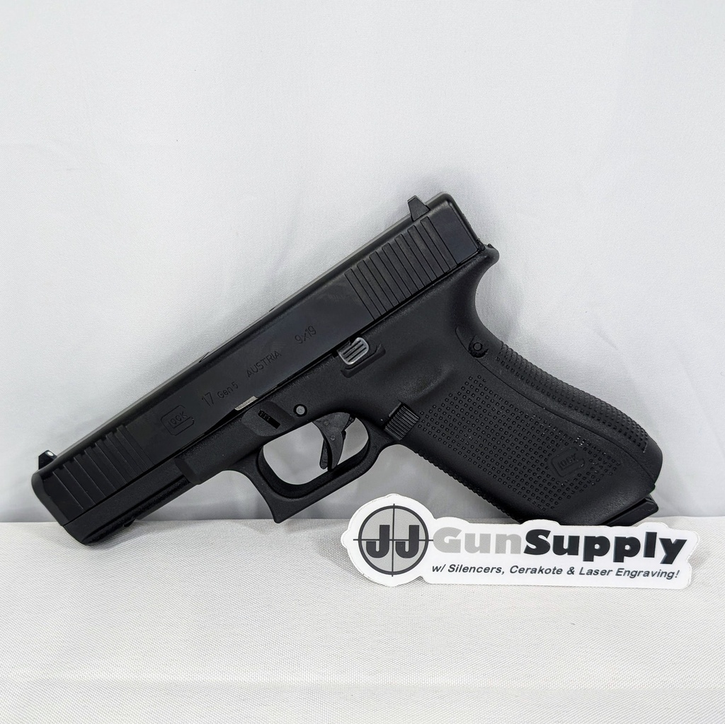 **USED** Glock 17 Gen 5 w/Box, 3 Mags, and Holster