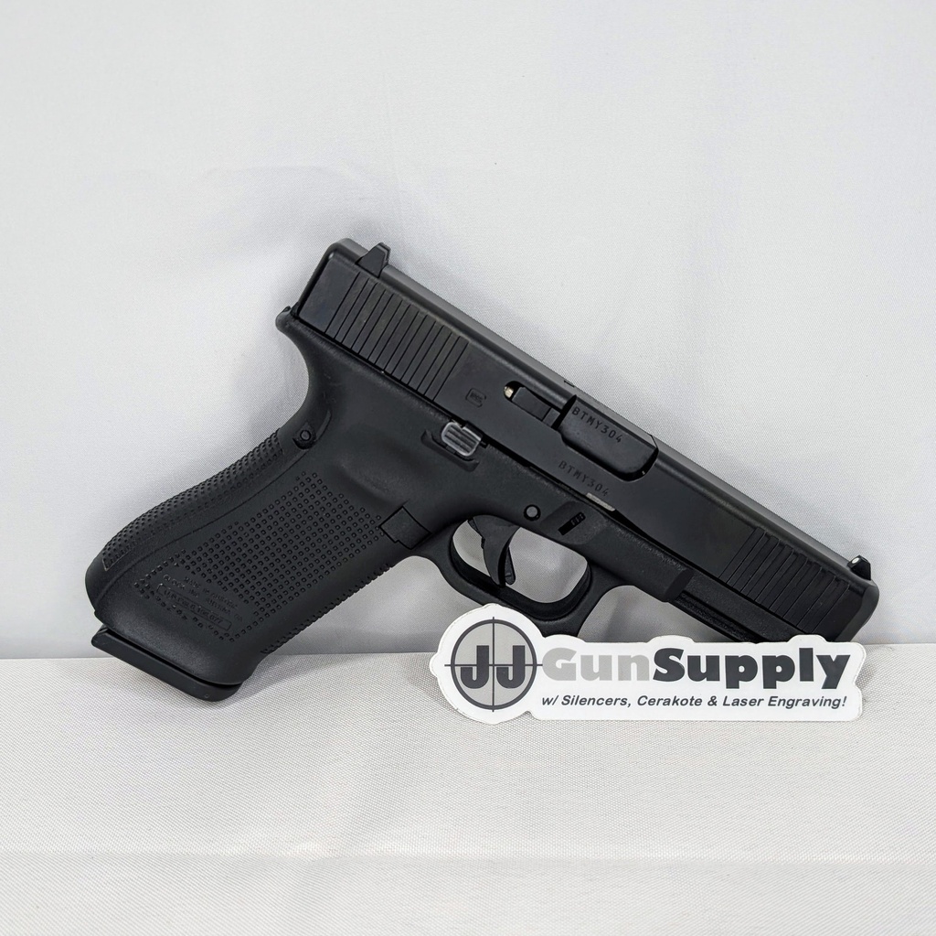 **USED** Glock 17 Gen 5 w/Box, 3 Mags, and Holster